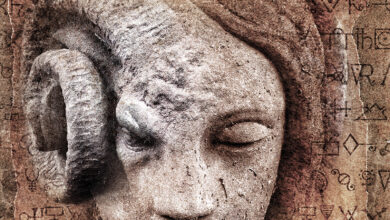 بين الأساطير بين الأساطير