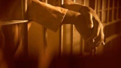 خلف الأسلاك الشائكة